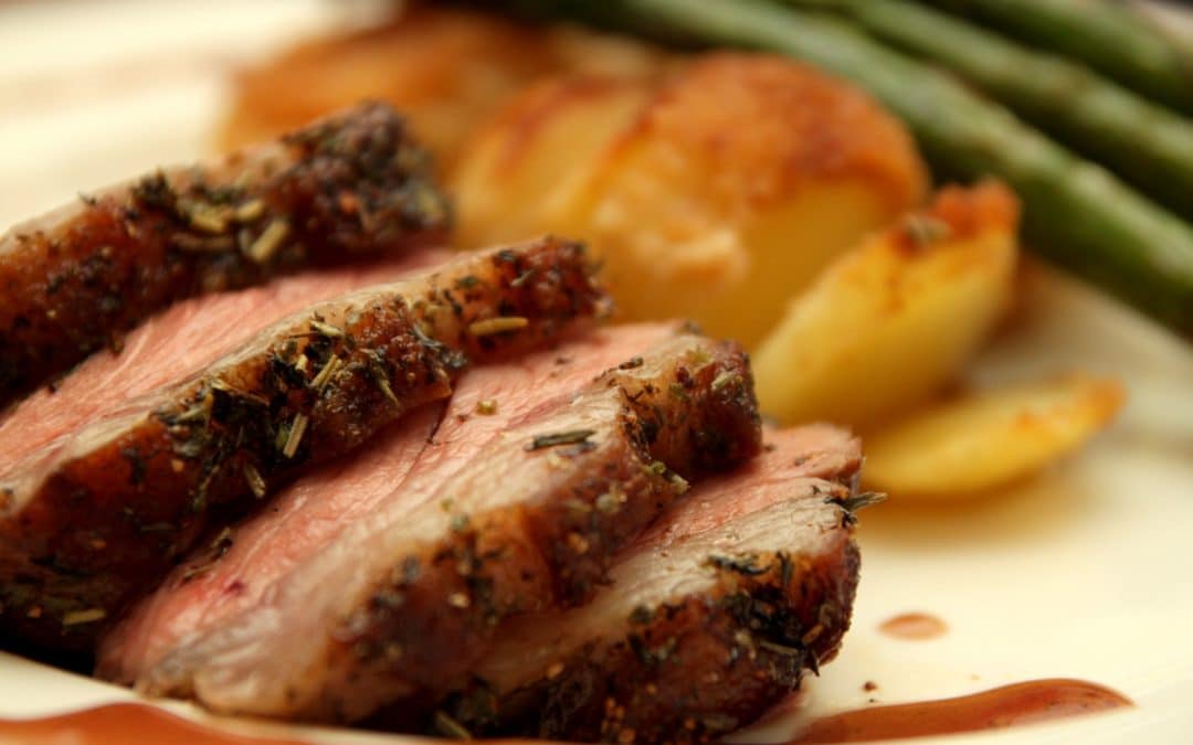 Roasted Lamb w_hasselback potatoes, asparagus and red wine sauce (1)